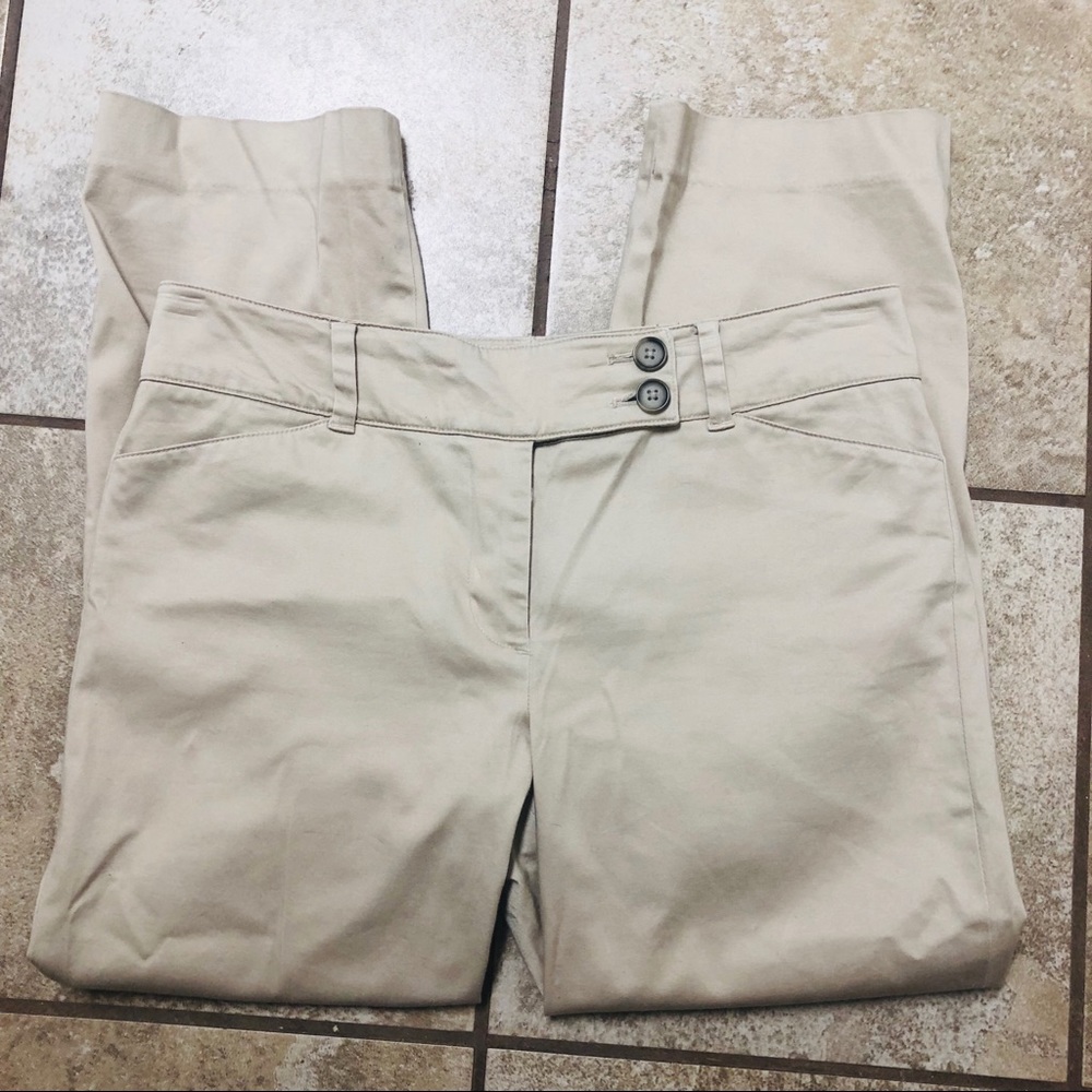 🛍Ann Taylor Signature khaki capris - Picture 1 of 3